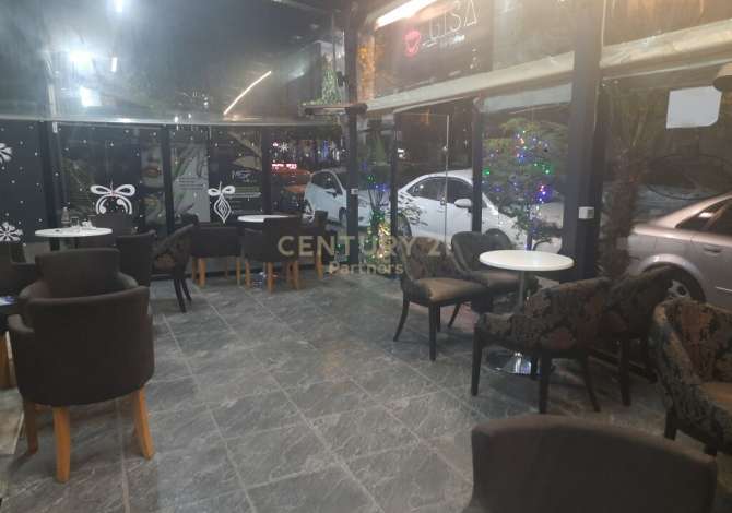 JAPIM ME QIRA BAR-KAFE NE YZBERISHT