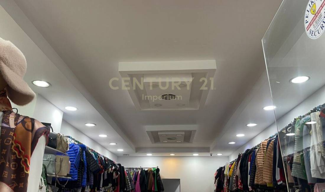 Shesim dyqan, prane Rruges se Kavajes!