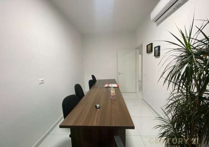 Ambient biznesi me qera 3+1 ne Tirane - 900 Euro