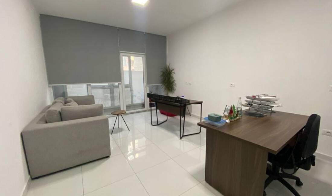 Japim me qira ambient per zyra tek Kika 2 Komuna e Parisit