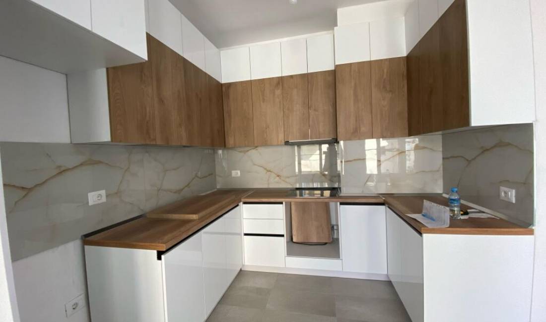 Japim me qira apartament ose ambient per zyra 2+1+2 ne Komunen e Parisit prane Kompleksit Olimpik