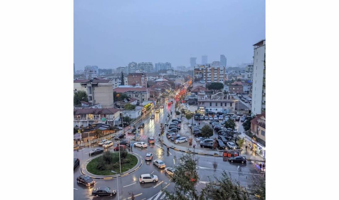 Dyqan me Qira ne Komuna e Parisit, Tirane 122.78 m2