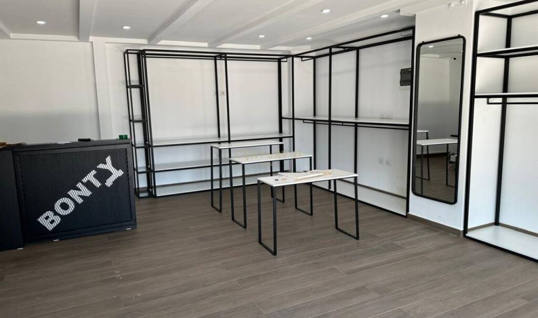 JEPET ME QIRA AMBJENT PER BIZNES SUPER I IVESTUAR NE ZONEN E ISH PARKUT & POST PARKIMI