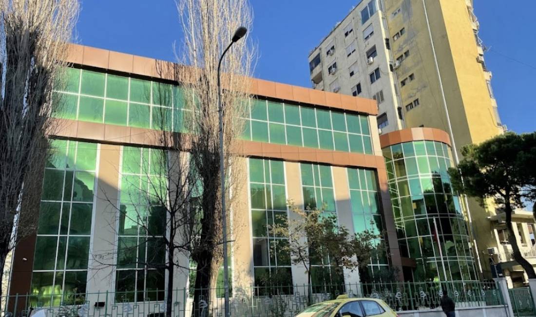 Ambient Biznesi Per Qera Tek Shkolla e Baletit