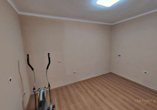 Apartament per zyra 4+1 tek Komuna e Parisit, 900Euro Neto | 124 m2