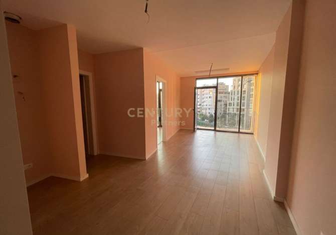 JAPIM AMBIENT KOMERCIAL PER QIRA + POST PARKIMI TEK LAKE VIEW!