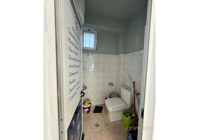 Jepet me qira ambient komercial prane rrethit tek Zogu i Zi!