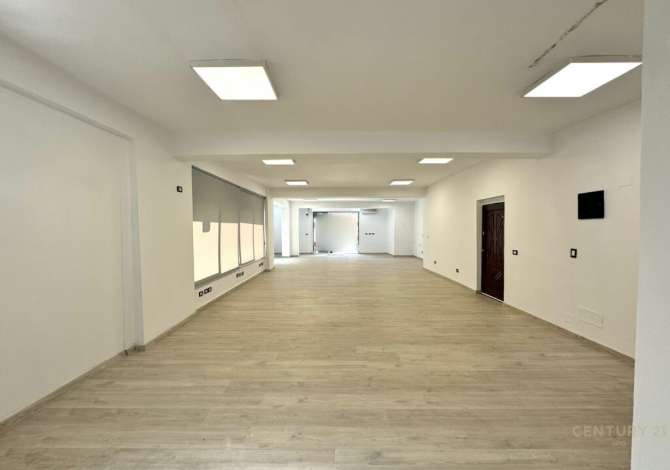 Jepet me qira ambient komercial prane rrethit tek Zogu i Zi!