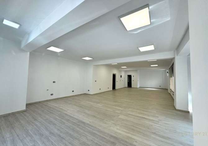 Jepet me qira ambient komercial prane rrethit tek Zogu i Zi!