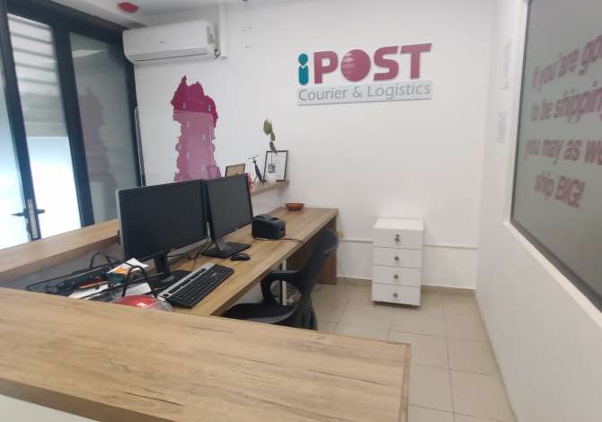 Jepet me qera ambient komercial Komuna e Parisit 