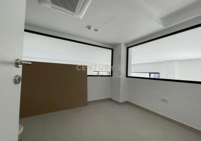 JAPIM ME QIRA AMBJENT KOMERCIAL NE ZONEN E XIBRAKUT