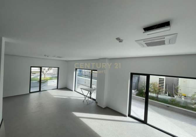 JAPIM ME QIRA AMBJENT KOMERCIAL NE ZONEN E XIBRAKUT