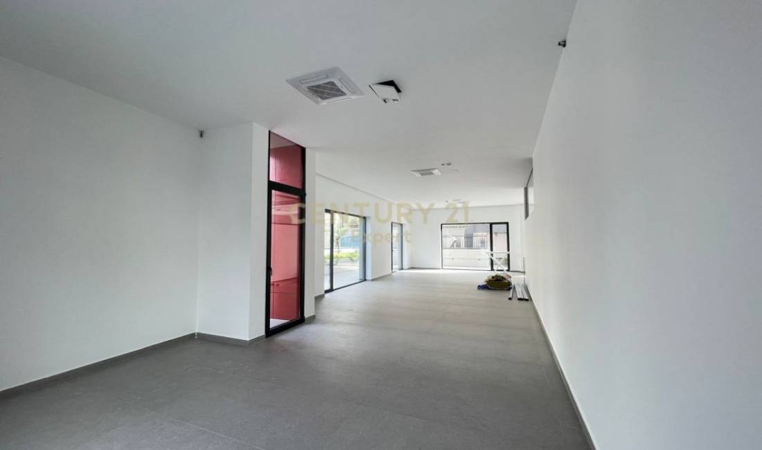 JAPIM ME QIRA AMBJENT KOMERCIAL NE ZONEN E XIBRAKUT