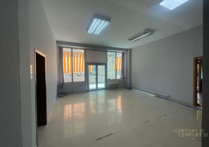 Ambient biznesi me qera 3+1 ne Tirane - 1,300 Euro