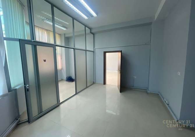 Ambient biznesi me qera 3+1 ne Tirane - 1,300 Euro