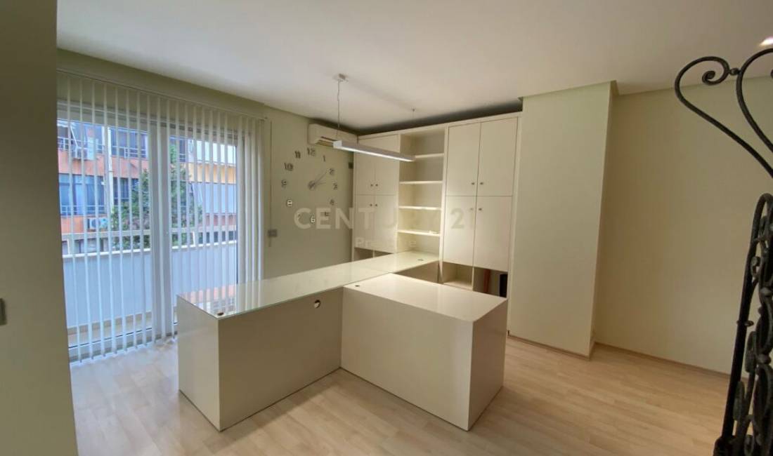 AMBIENT ZYRE+ POST PARKIMI ME QIRA, TEK PAZARI I RI, TIRANE!