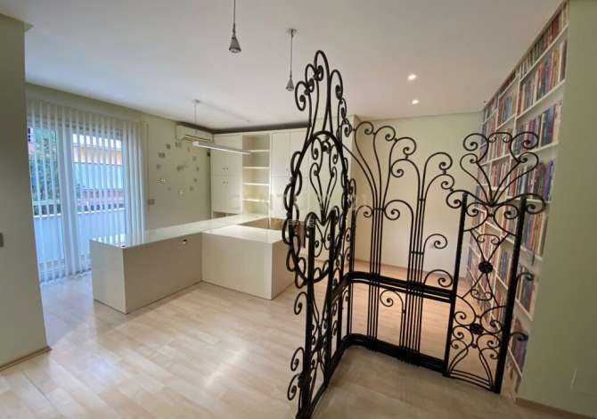 AMBIENT ZYRE+ POST PARKIMI ME QIRA, TEK PAZARI I RI, TIRANE!