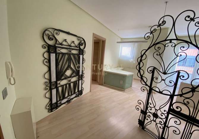 AMBIENT ZYRE+ POST PARKIMI ME QIRA, TEK PAZARI I RI, TIRANE!