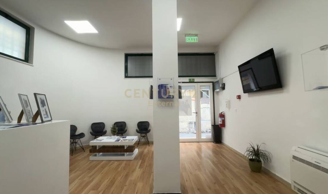 Ambjent biznesi per qira ne Bllok