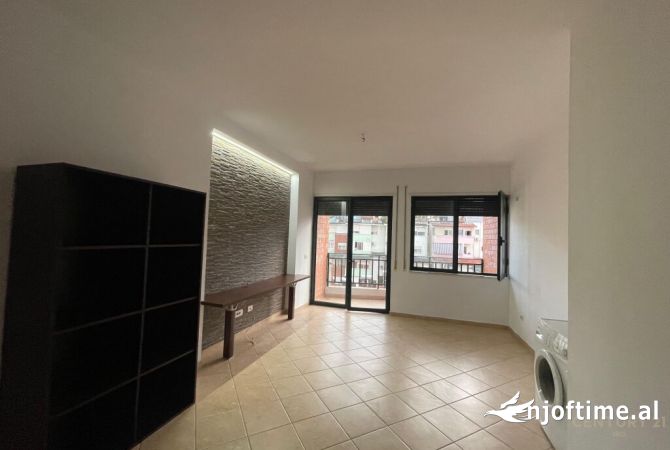 Business Property for Rent 3+1 in Tirana - 600 Euro