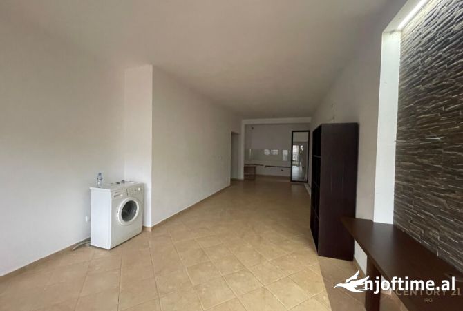 Business Property for Rent 3+1 in Tirana - 600 Euro
