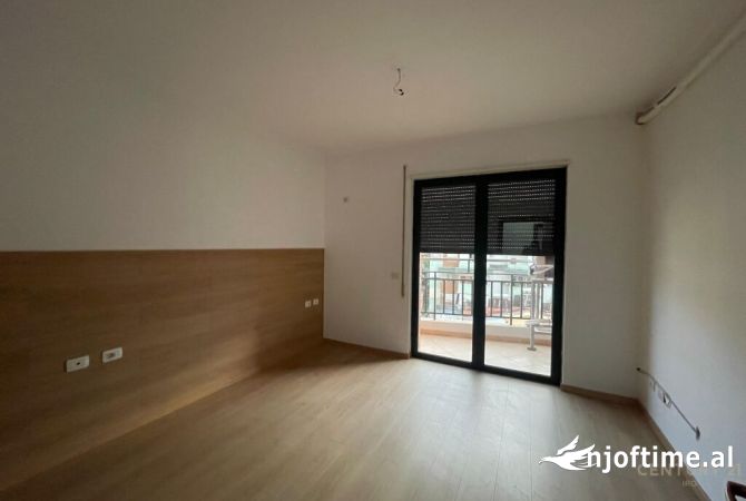 Business Property for Rent 3+1 in Tirana - 600 Euro