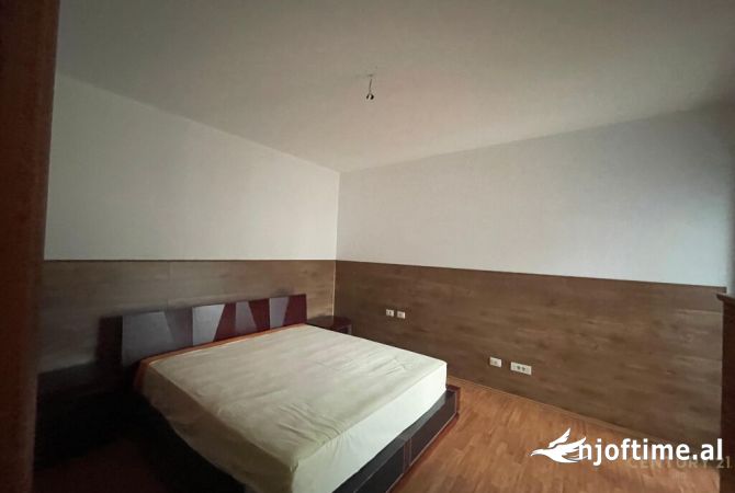 Zyre nenkalimi i Komuna e Parisit 2+1