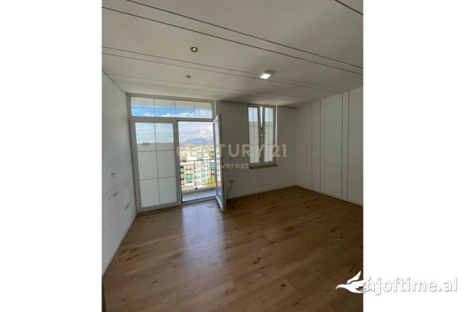 Business Property for Rent 3+1 in Tirana - 1,600 Euro