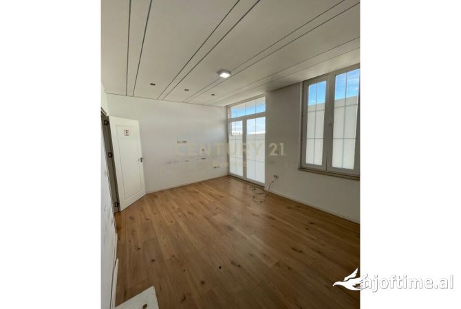 Business Property for Rent 3+1 in Tirana - 1,600 Euro