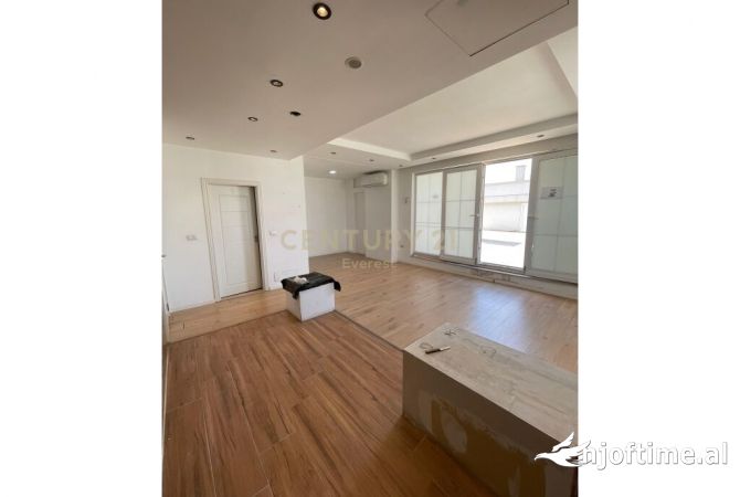 Business Property for Rent 3+1 in Tirana - 1,600 Euro