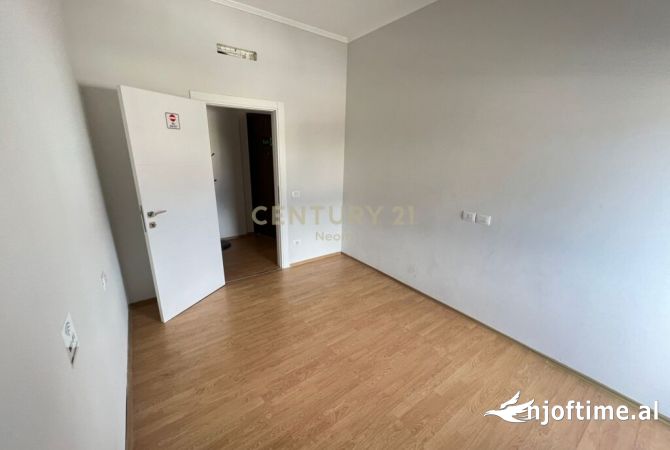 Business Property for Rent 3+1 in Tirana - 500 Euro