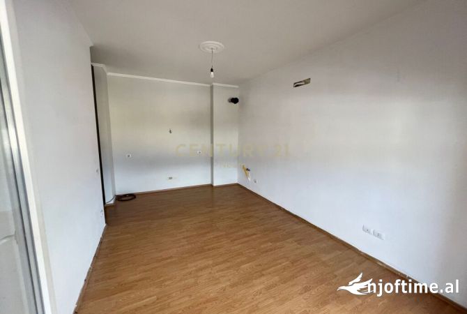 Business Property for Rent 3+1 in Tirana - 500 Euro