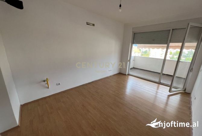 Business Property for Rent 3+1 in Tirana - 500 Euro