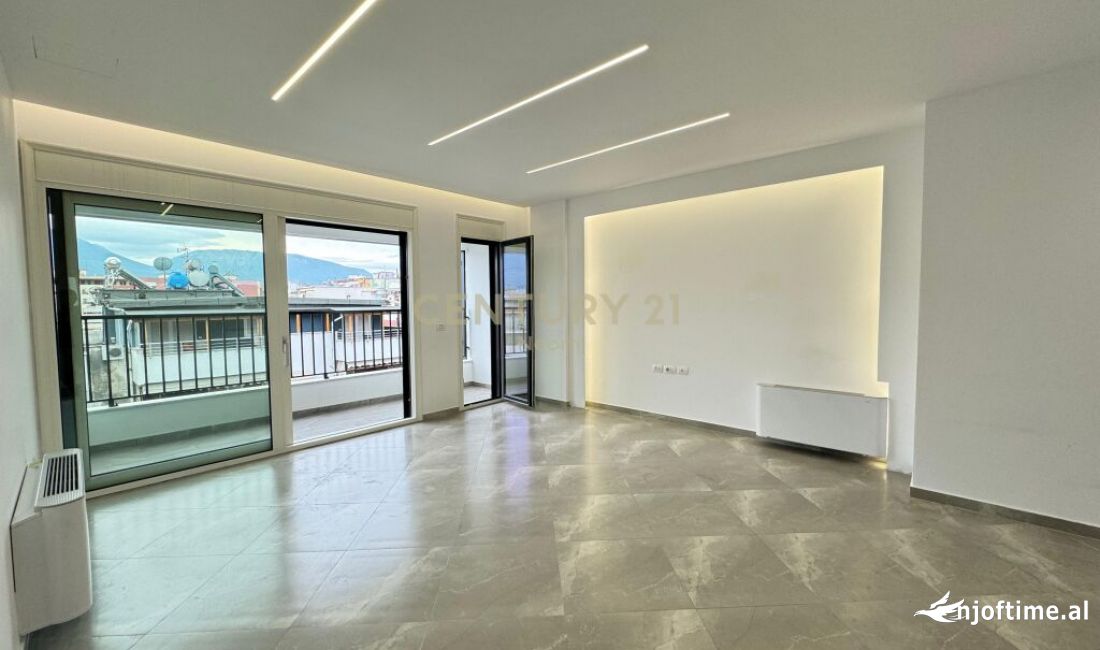 JAPIM ME QIRA ZYRE TEK RRUGA E KOSOVARVE!