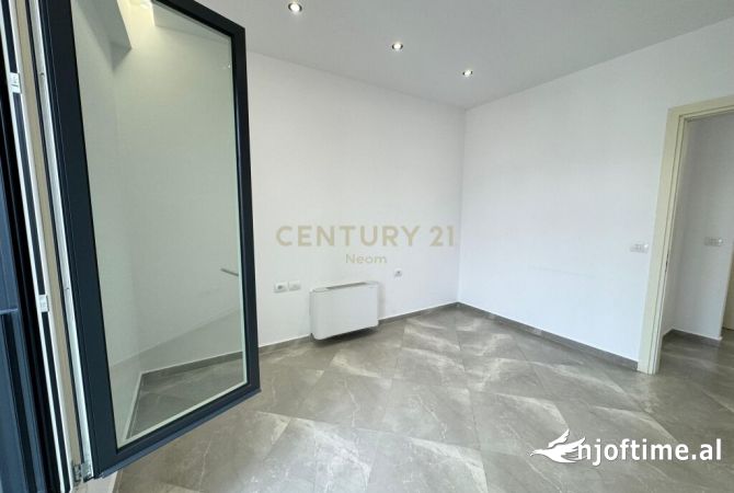 JAPIM ME QIRA ZYRE TEK RRUGA E KOSOVARVE!