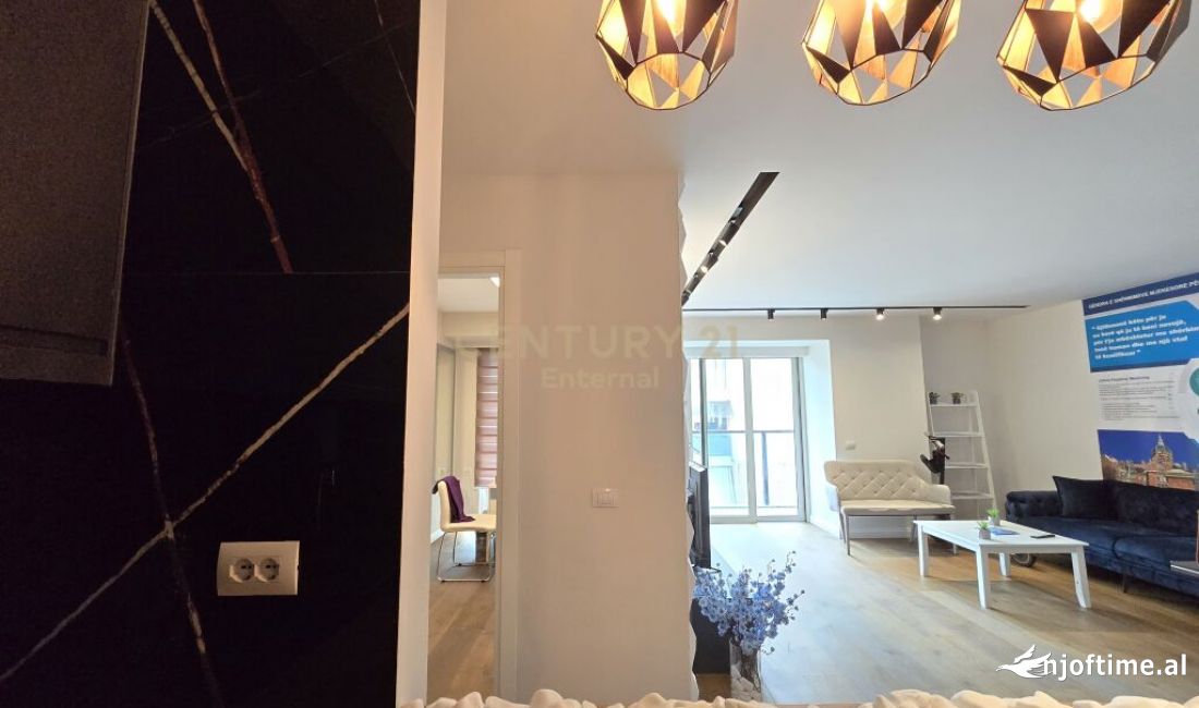 Jepet me qira apartament/zyre 2+1+2 tek "Ambasador 3".