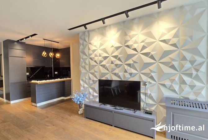 Ambiente Commerciale in Affitto 3+1 a Tirana - 2,000 Euro