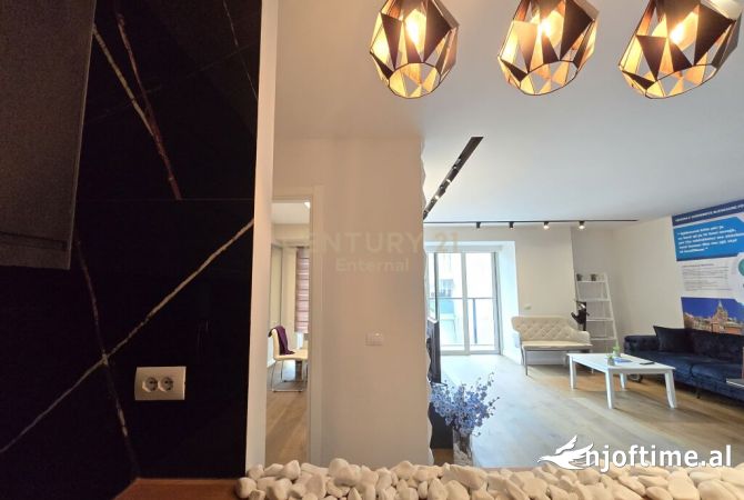 Ambiente Commerciale in Affitto 3+1 a Tirana - 2,000 Euro