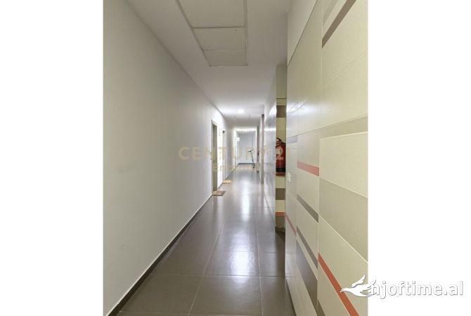 Jepet me qira apartament/zyre 2+1+2 tek "Ambasador 3".