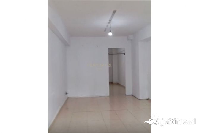 Ambiente Commerciale in Affitto 1+1 a Tirana - 650 Euro