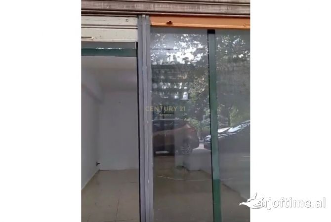 Ambiente Commerciale in Affitto 1+1 a Tirana - 650 Euro