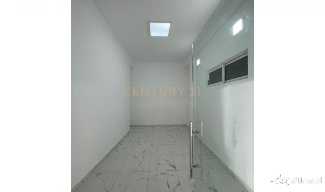 Tregu Cam jepet me qera ambient komercial kat 0