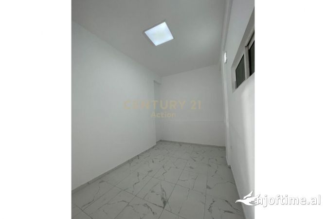 Ambiente Commerciale in Affitto 1+1 a Tirana - 750 Euro