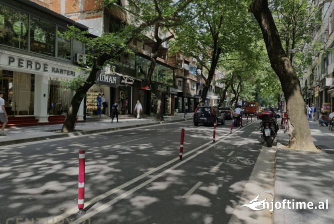 Ambiente Commerciale in Affitto 3+1 a Tirana - 3,000 Euro