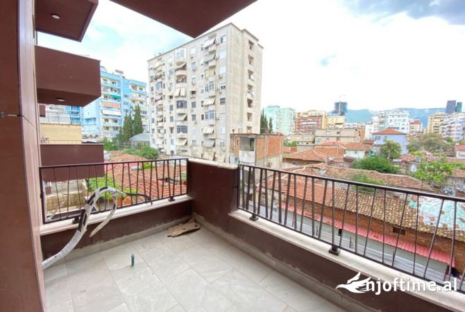 Ambiente Commerciale in Affitto 3+1 a Tirana - 800 Euro