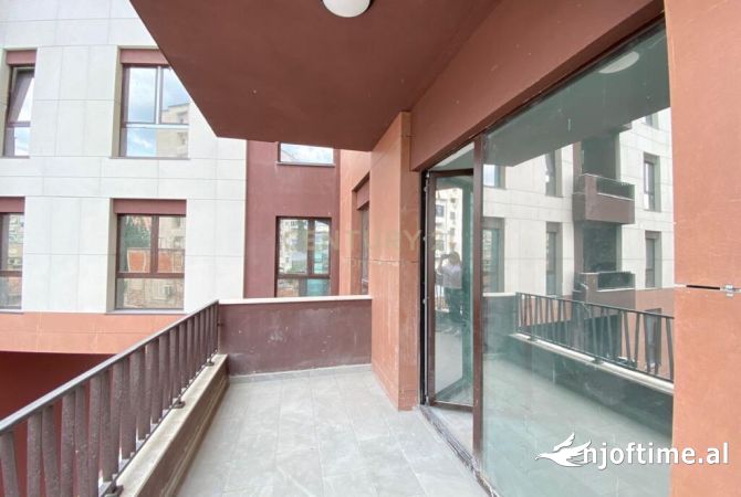 Ambiente Commerciale in Affitto 3+1 a Tirana - 800 Euro