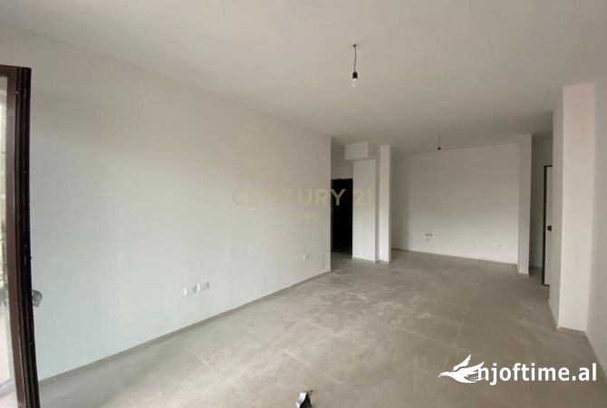 Ambient per zyra Myslym Shyri