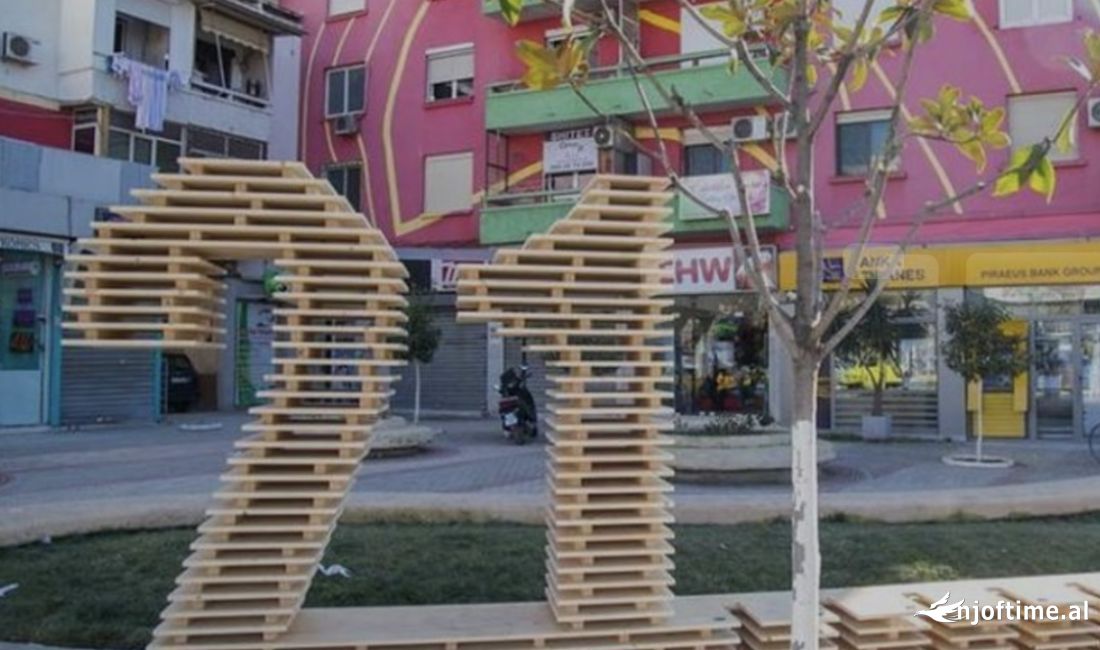 Prane Hotel Mondial jepet me qera ambient per zyra