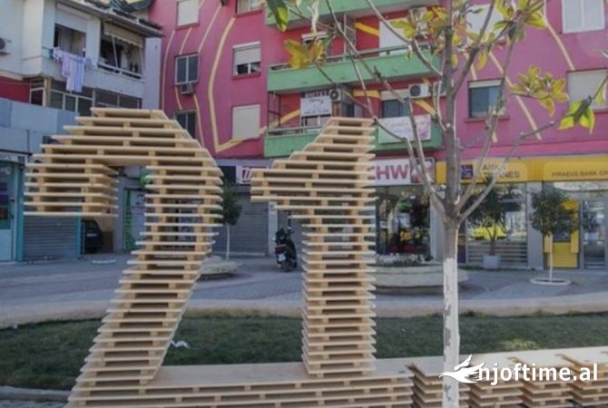 Ambiente Commerciale in Affitto 3+1 a Tirana - 1,500 Euro