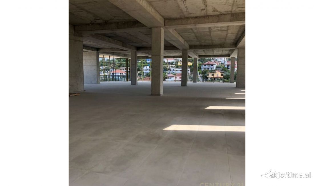 Ne dalje te Kombinatit jepet me qera ambient 1100m2